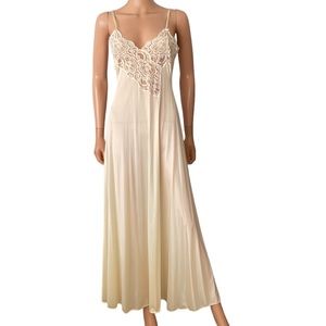 Vintage 1970s Lily of France Lace Full Length Slip Gown Nightgown